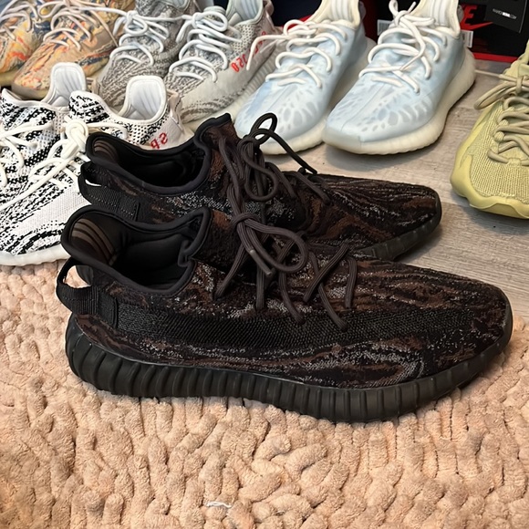 YEEZY BOOST 350 V2 Size 12 (Mens) - Picture 2 of 5